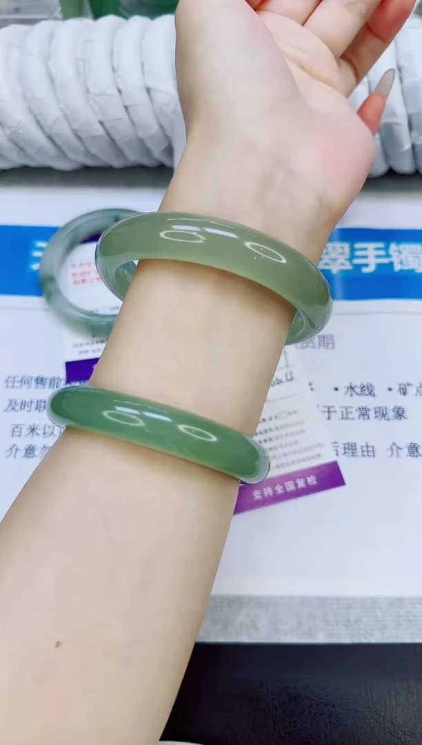 未镶嵌手镯石英质玉89/60.4