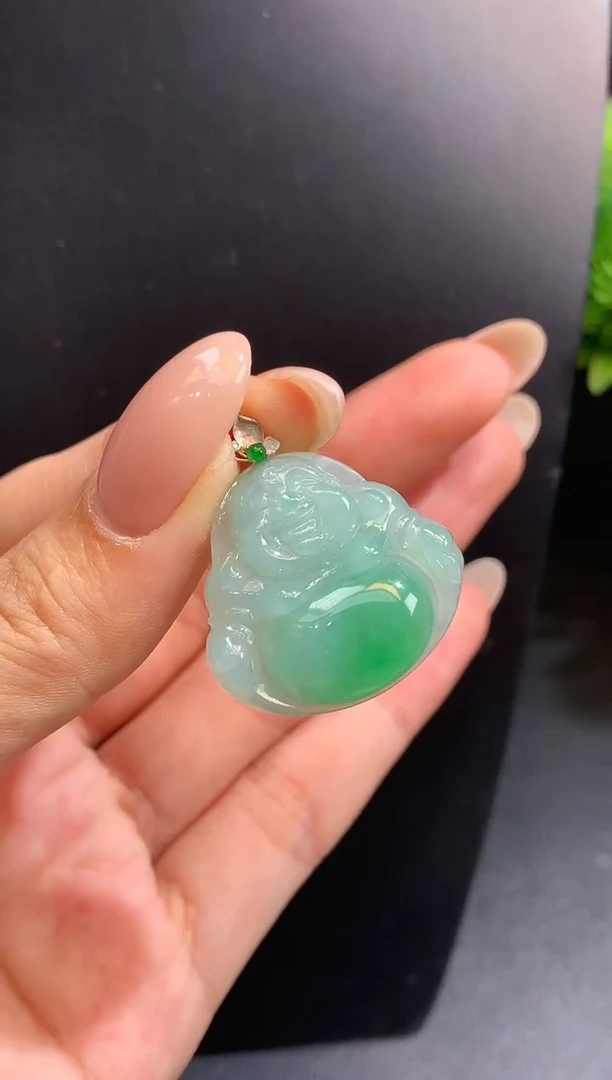 颈饰18K金镶嵌翡翠佛