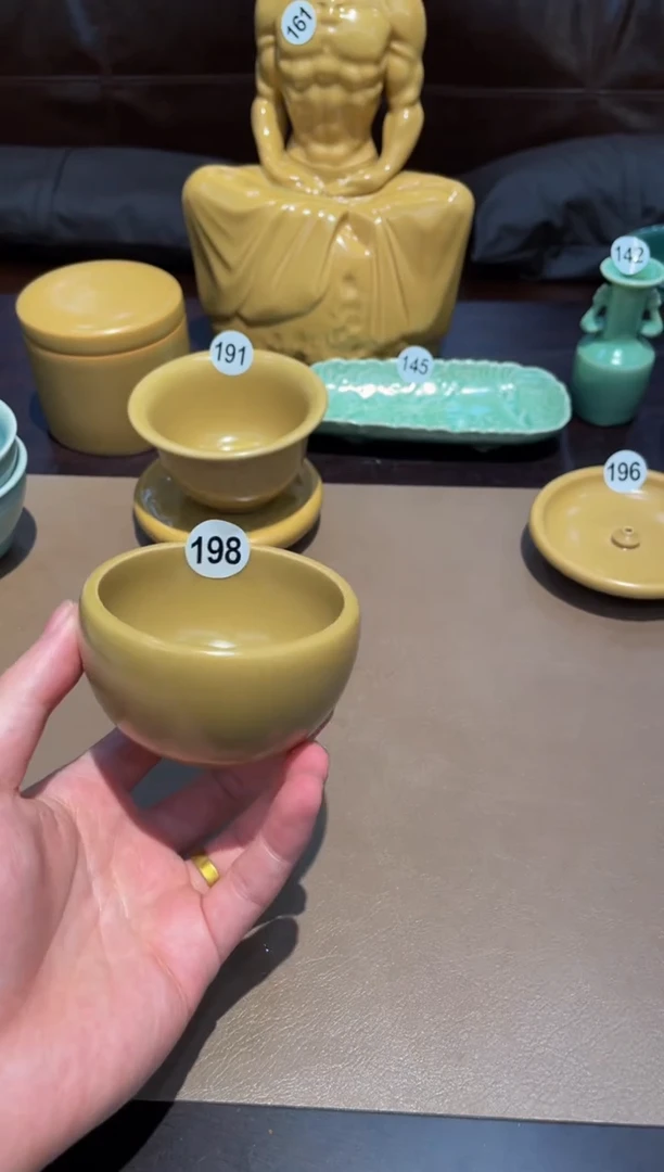 198窑承青瓷黄釉石臼杯