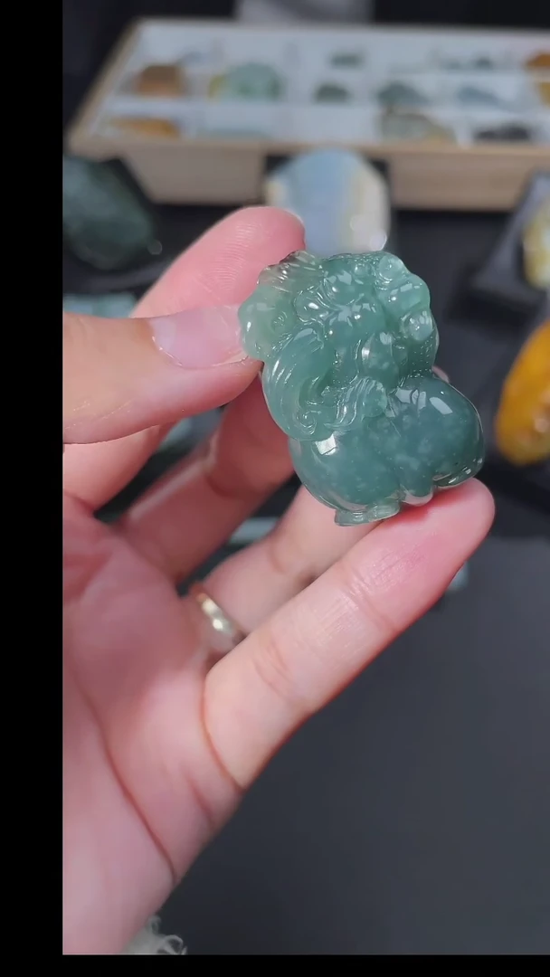 未镶嵌配石翡翠貔貅