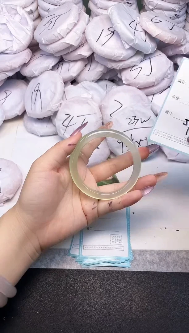 玛瑙/玉髓手镯未镶嵌2828