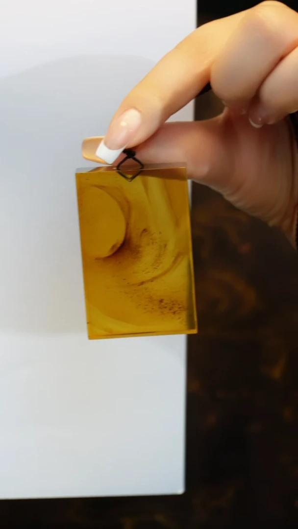 琥珀吊坠(不含链)未镶嵌缅珀紫罗兰平安无事牌吊坠 24.28g