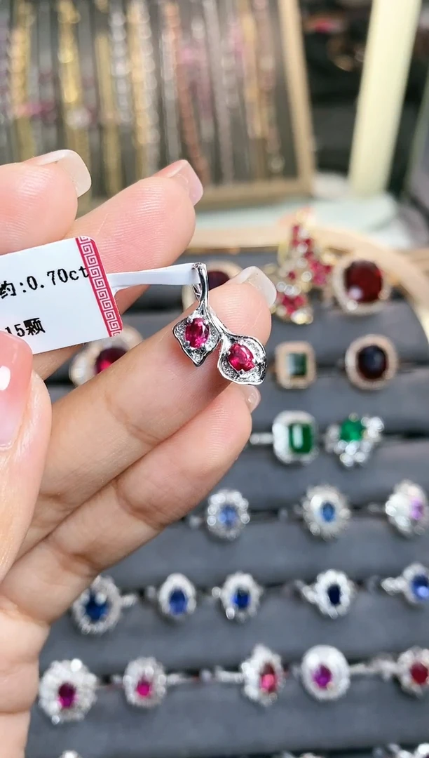 吊坠18K金镶嵌红宝石·