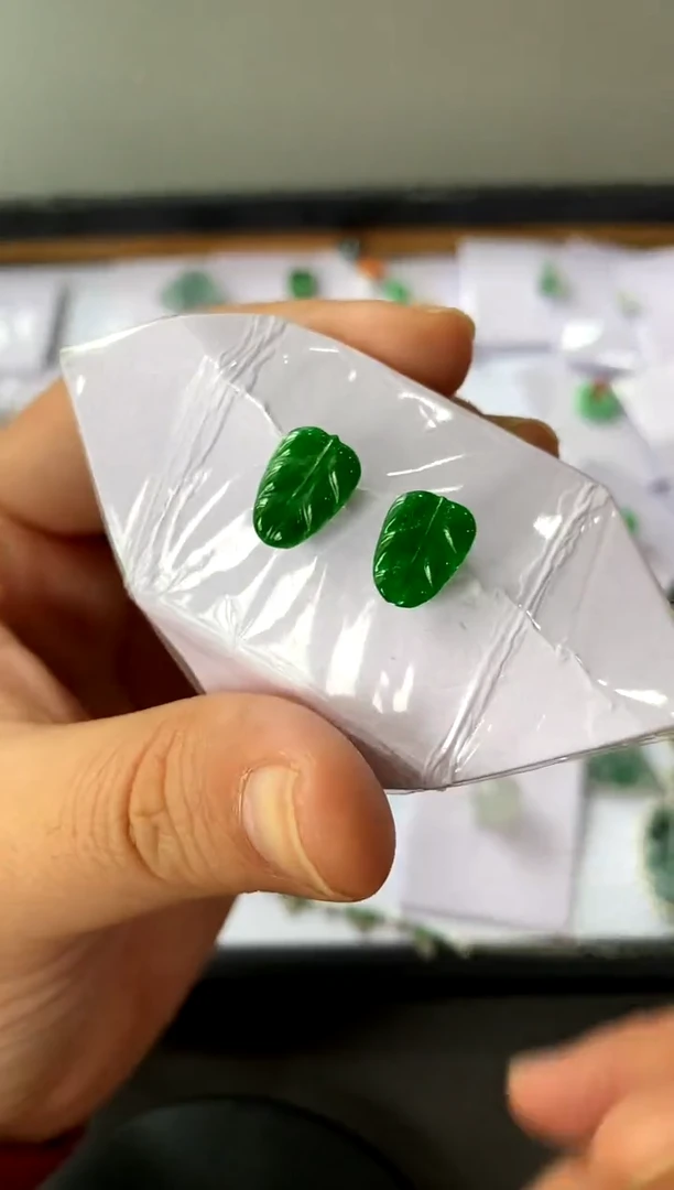 【闪购商品】定制翡翠未镶嵌一对