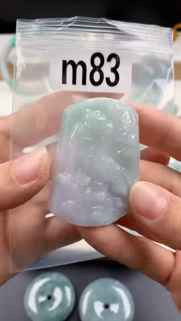 颈饰未镶嵌翡翠天然翡翠吊坠挂件