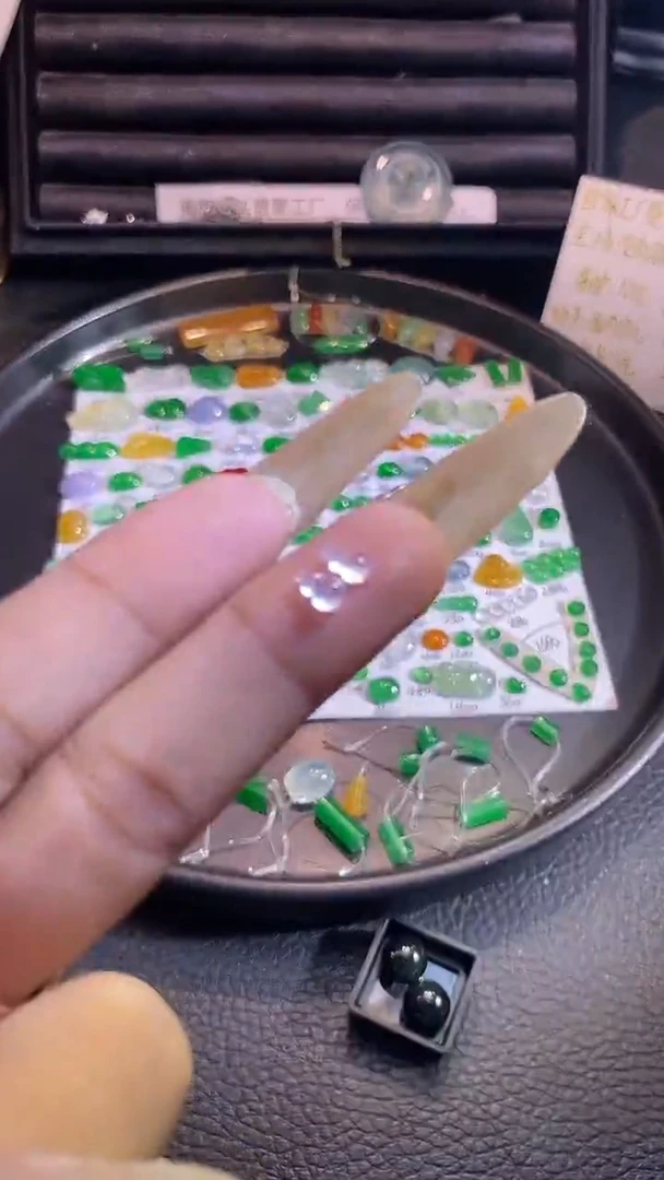 翡翠挂件未镶嵌葫芦