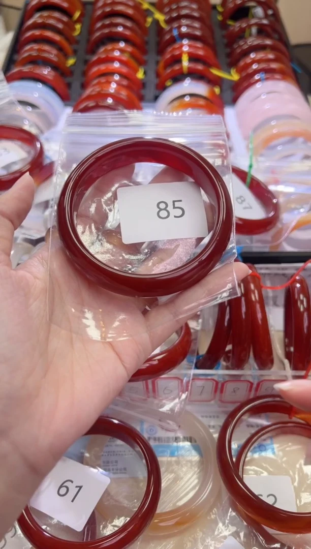 玛瑙/玉髓手镯未镶嵌60圈口*85