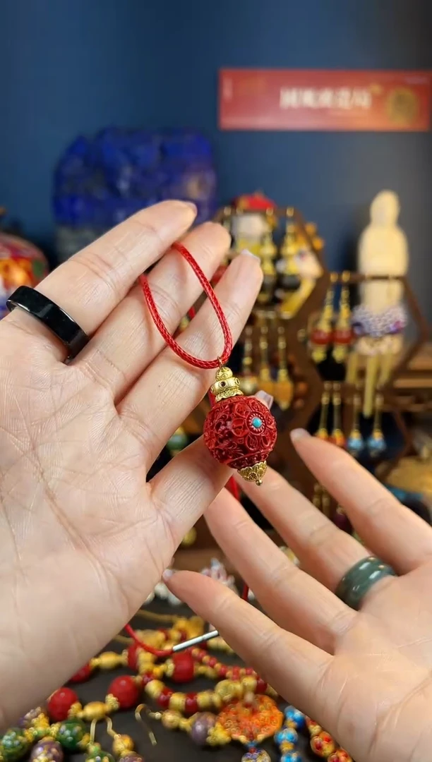 【闪购商品】红红满雕工设计师款吊坠