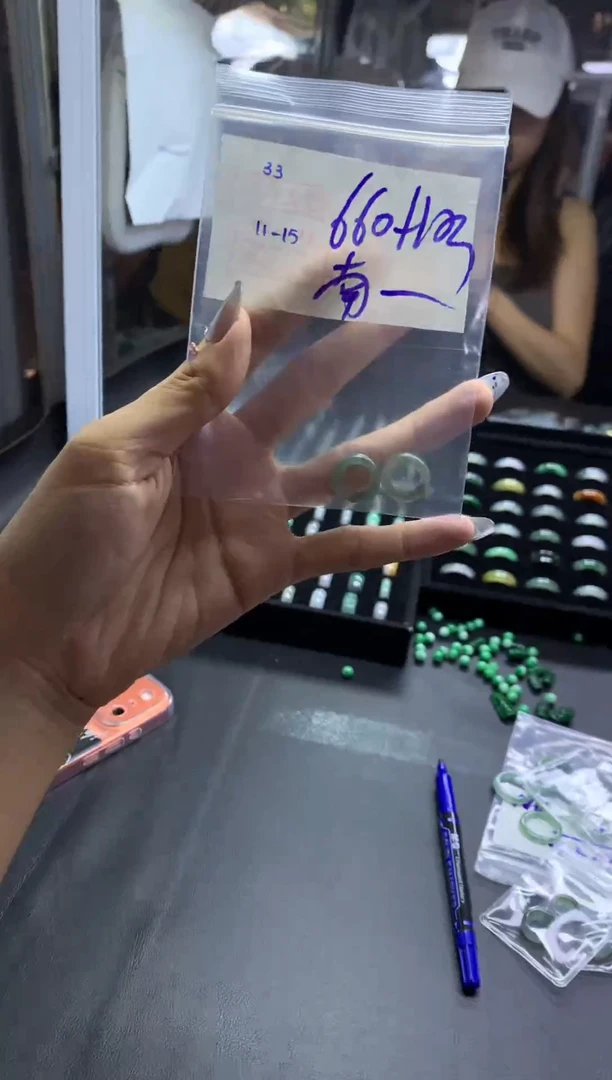 未镶嵌定制翡翠南*甜甜圈一对670元毛货需精抛光