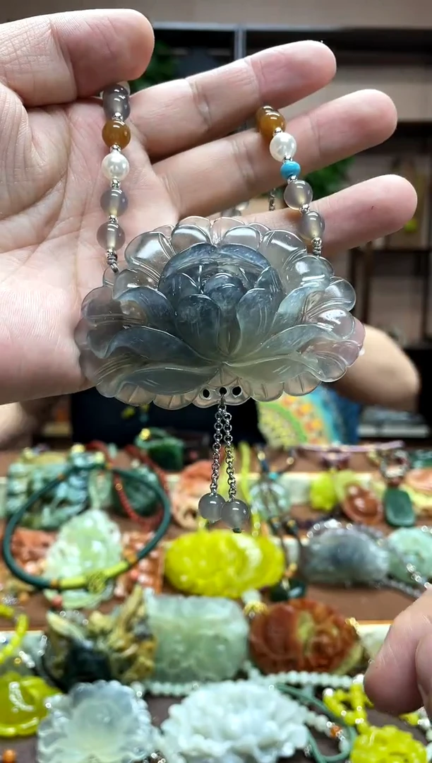 未镶嵌岫玉颈饰·3