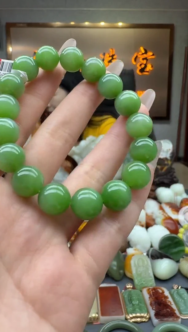 和田玉未镶嵌颈饰        by12