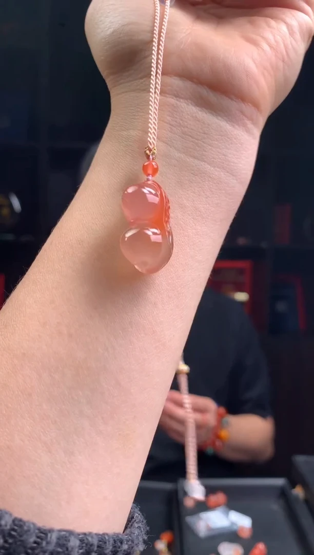 南红玛瑙吊坠未镶嵌猴子和蛇生肖吊坠