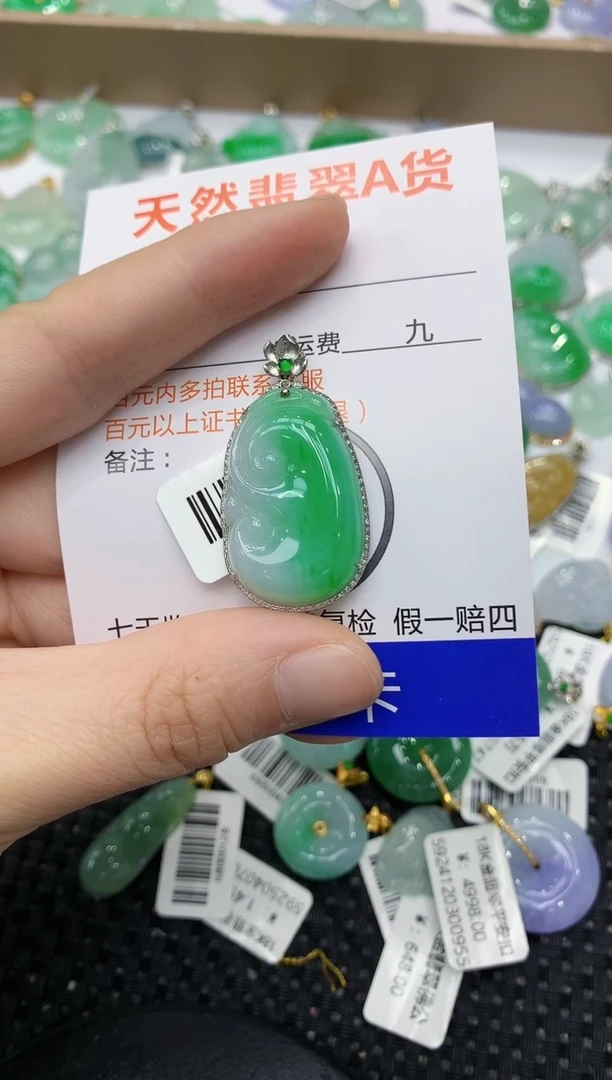 翡翠18K金镶嵌颈饰111111111111