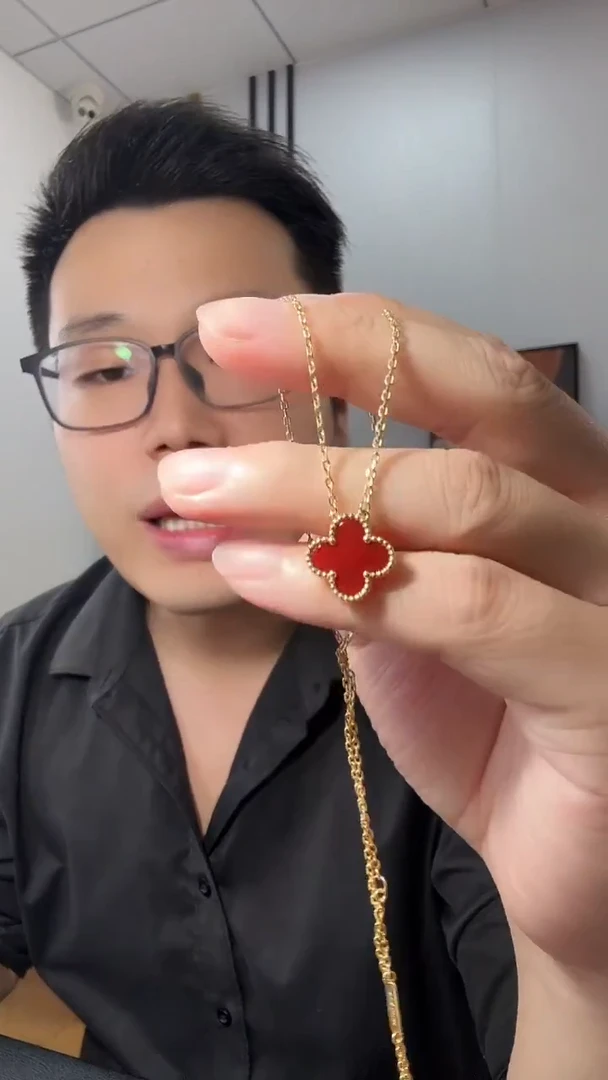 18K金镶嵌套链玛瑙/玉髓红色k黄，四叶草套链