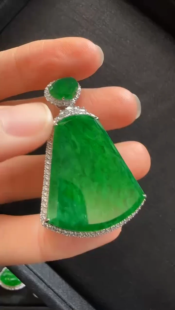 【闪购商品】翡翠颈饰18K金镶嵌639无事牌一个