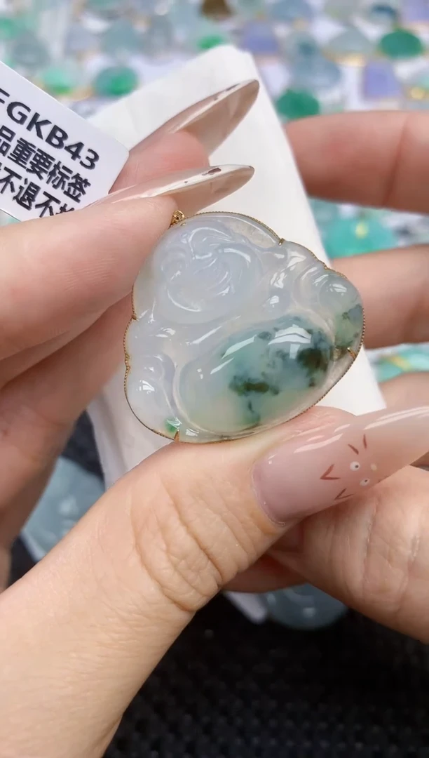 翡翠18K金镶嵌颈饰105    天然翡翠A货