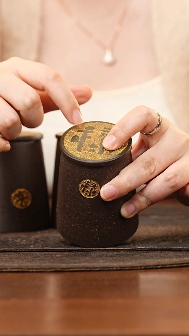 紫砂茶叶罐乌金砂刻禄小罐