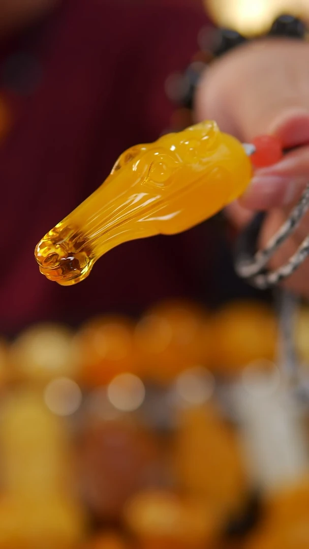 【闪购商品】蜜蜡颈饰未镶嵌焦皮料马首吊坠20.8