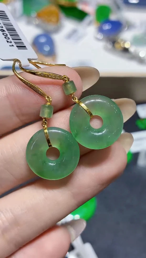 18K金镶嵌翡翠耳饰天然A货翡翠