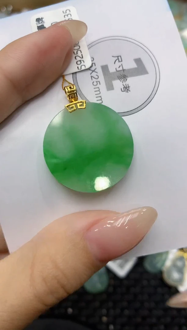 颈饰18K金镶嵌翡翠111111111111