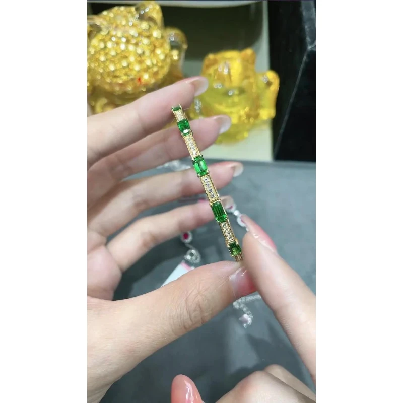 18K金镶嵌沙弗莱手镯