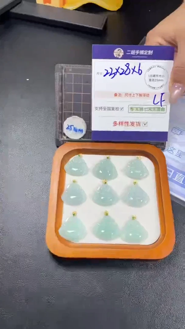 18K金镶嵌挂件翡翠冰蓝佛公多样性发其一CP15配绳