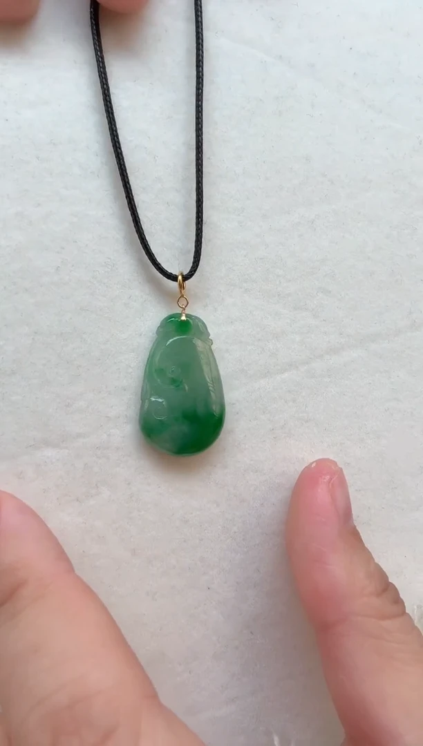 颈饰18K金镶嵌翡翠挂件