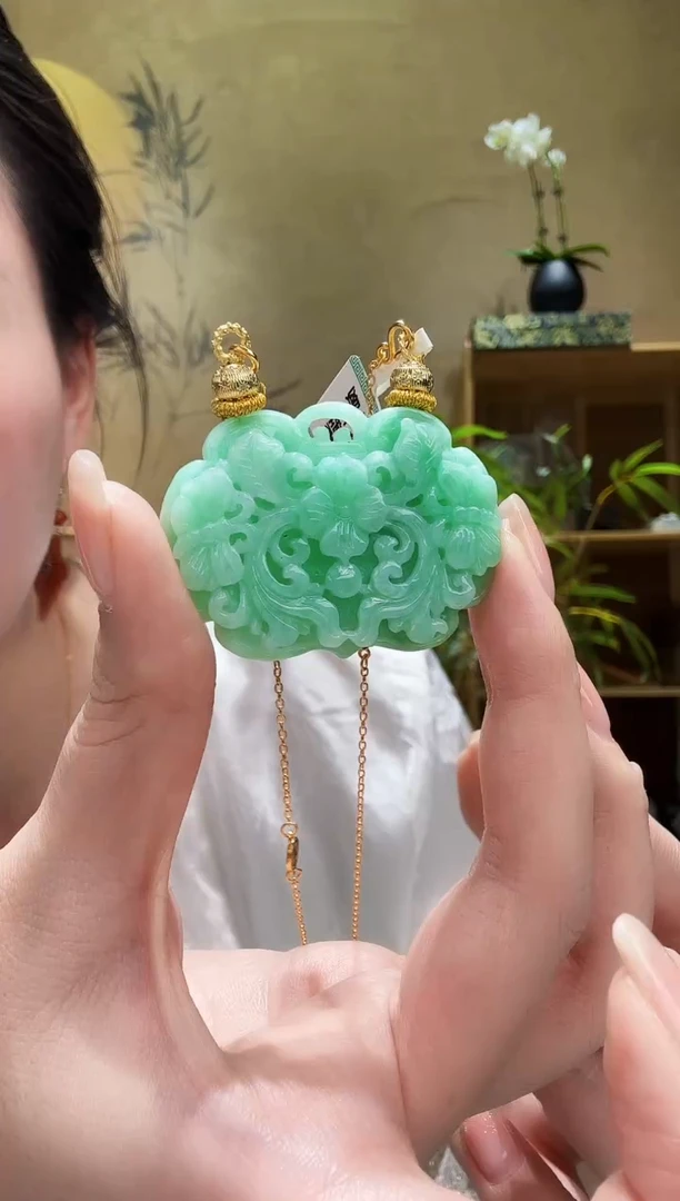 颈饰未镶嵌翡翠吊坠