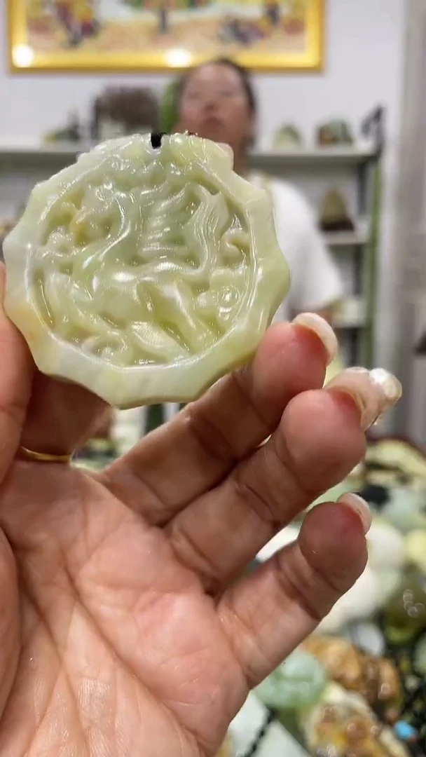 岫玉未镶嵌吊坠
