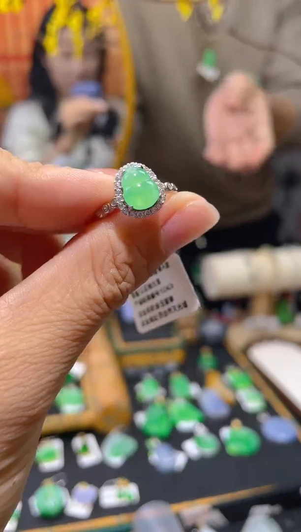 【闪购商品】翡翠颈饰未镶嵌假一赔三