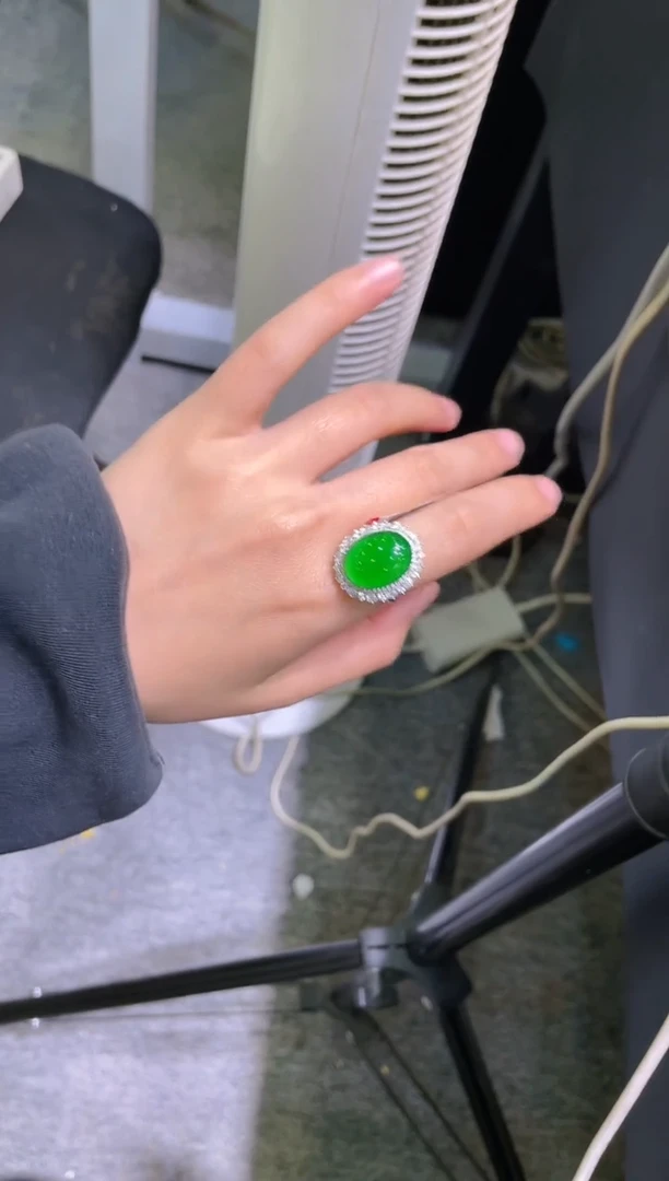 【闪购商品】翡翠吊坠(赠链)18K金镶嵌A27