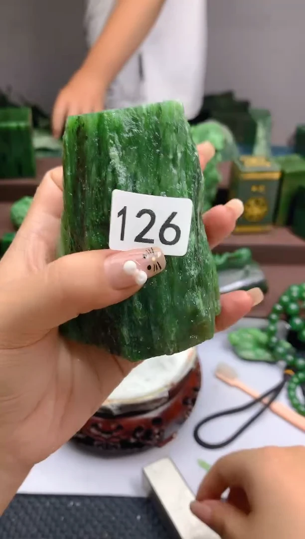 和田玉（碧玉）未镶嵌珠宝半成品126