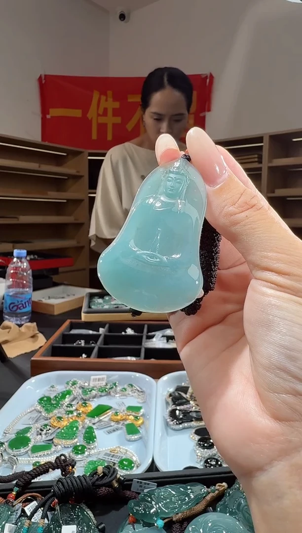 吊坠(不含链)未镶嵌翡翠观音