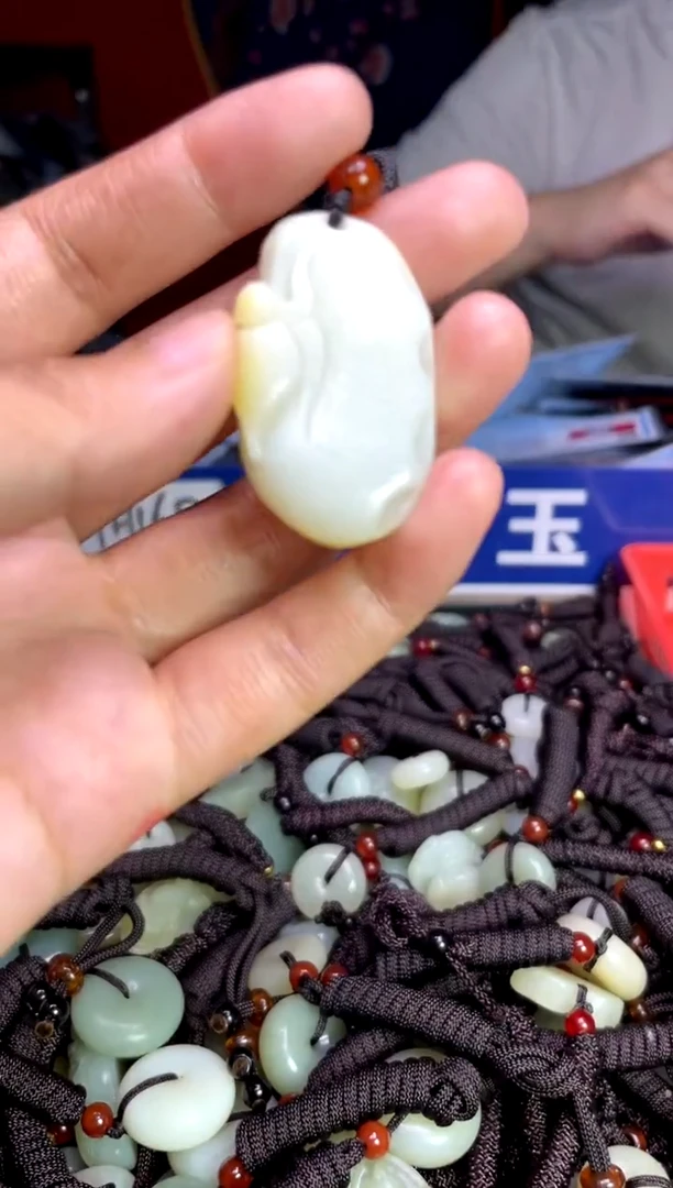 未镶嵌和田玉挂件1