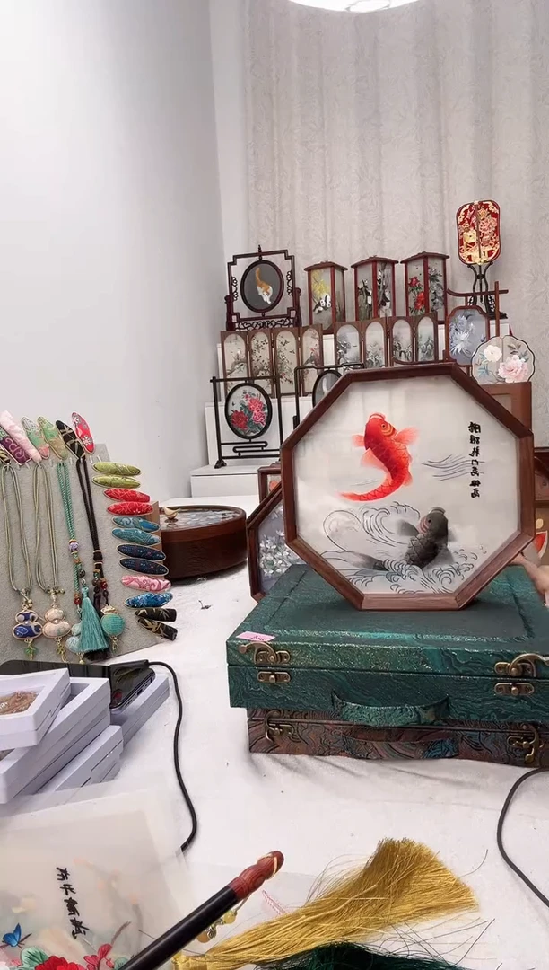 扇子苏绣作品手工摆台