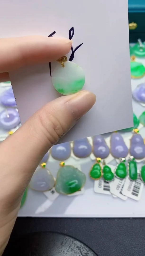 翡翠未镶嵌颈饰000000000