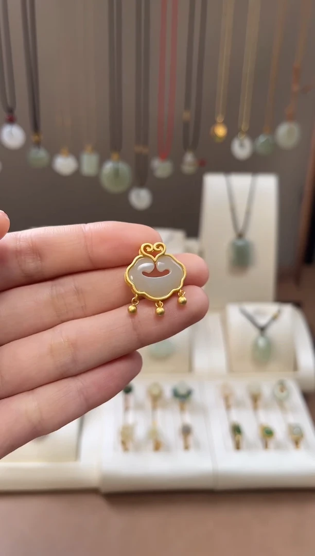 颈饰银S925镶嵌和田玉和田玉吊坠