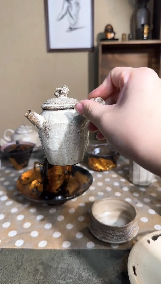 瓷片啦*啦太湖石侧把壶啊啊啊啊啊啊