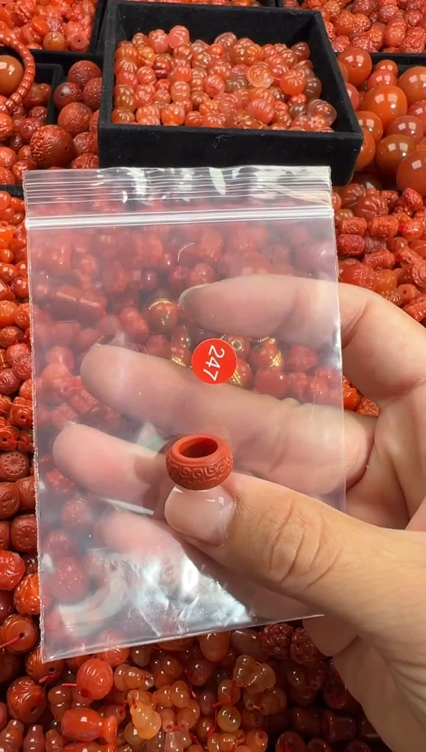 南红玛瑙未镶嵌颈饰1