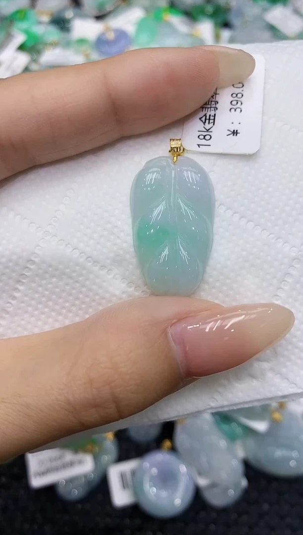 翡翠18K金镶嵌颈饰111111111111