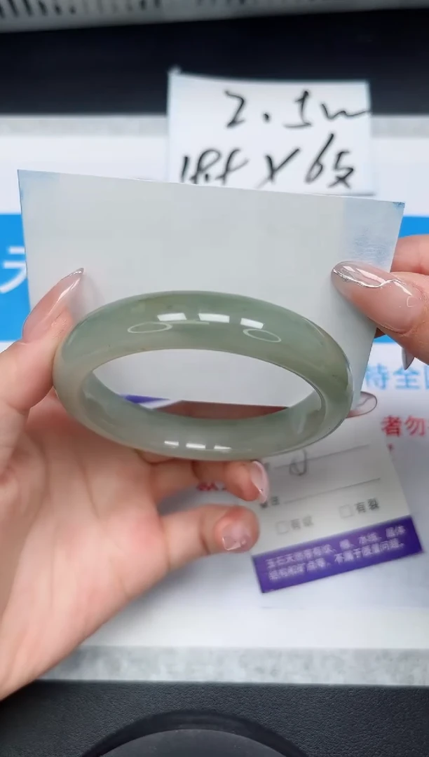 【闪购商品】石英质玉手镯合金86