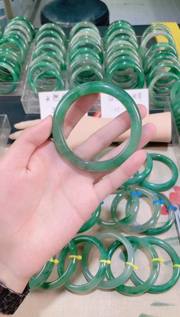 未镶嵌手镯石英质玉非洲翠