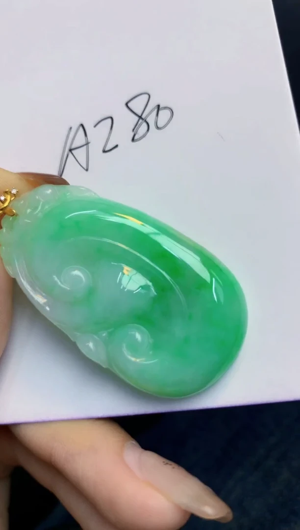 颈饰18K金镶嵌翡翠111111111