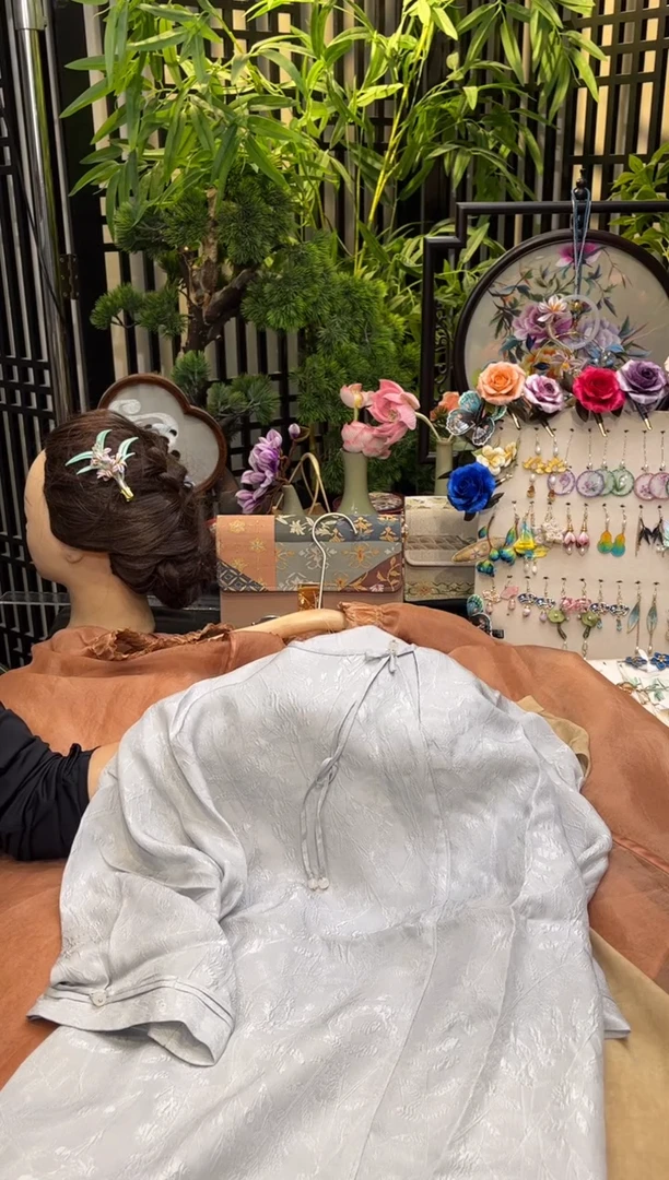 织绣顺***，蓝色上衣l码