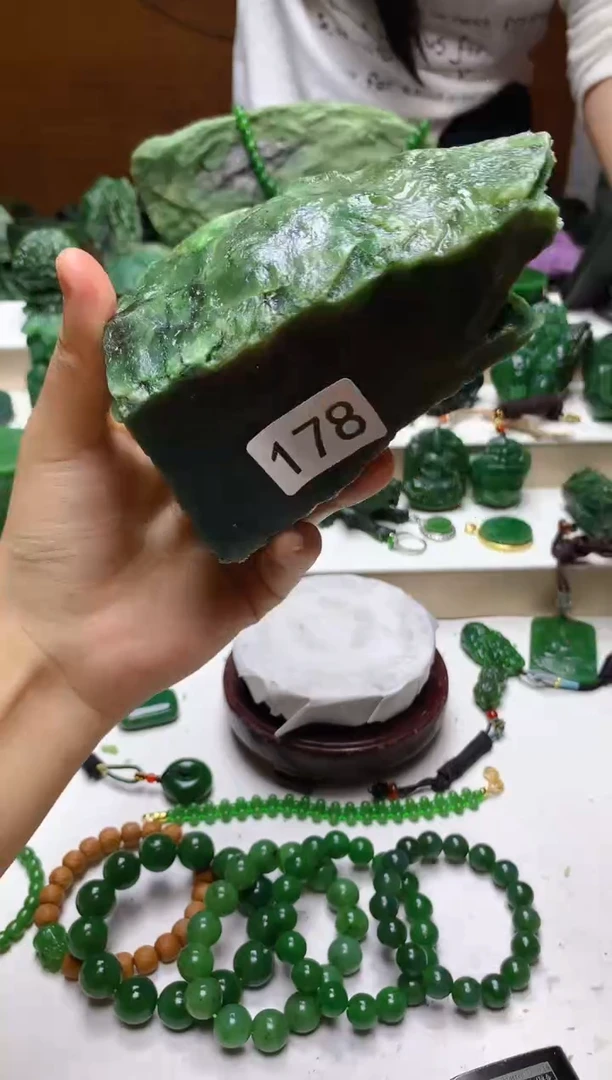 未镶嵌和田玉（碧玉）珠宝半成品0