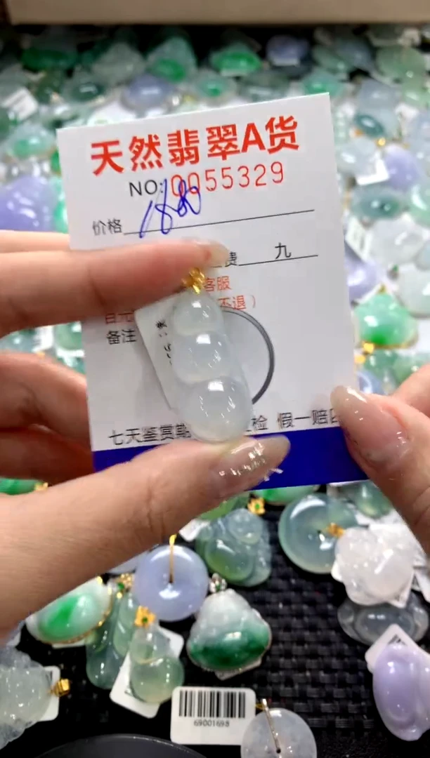 颈饰18K金镶嵌翡翠1