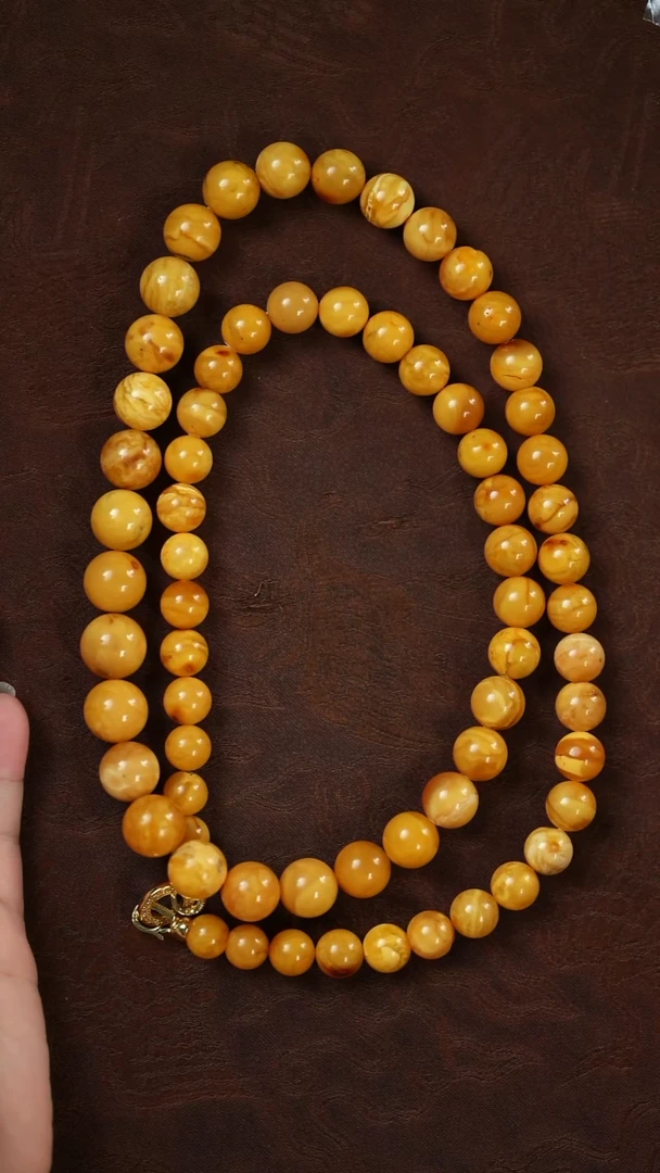 琥珀颈饰未镶嵌闪购 鸡油黄 微瑕