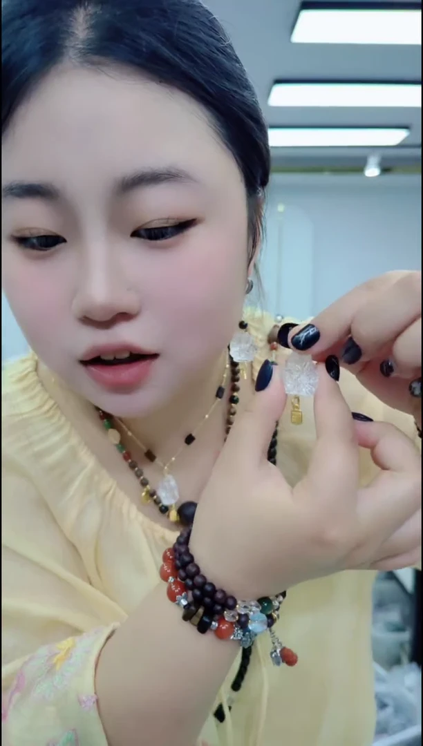 2819白色九尾单个