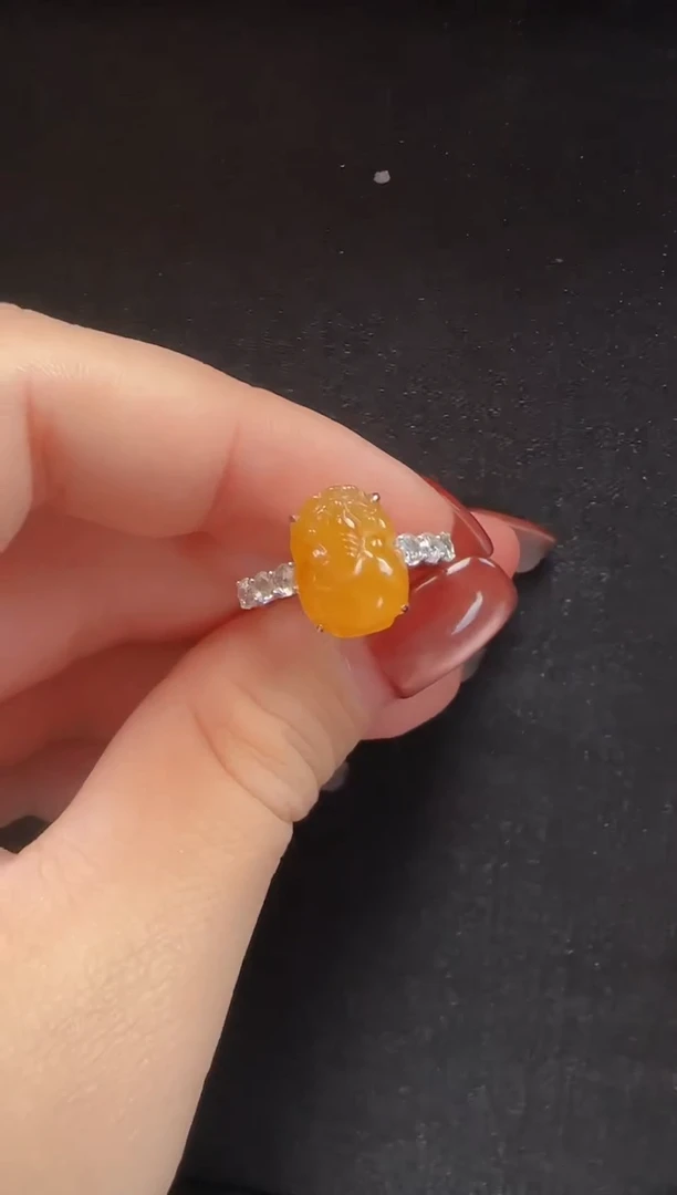 18K金镶嵌戒指翡翠132貔貅一枚