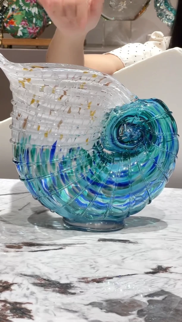 蓝白渐变琉璃海螺花瓶